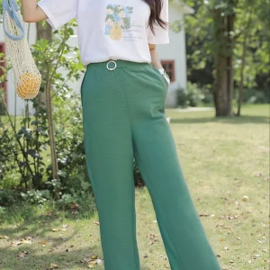 Pantalon fluide en tissu gaufré avec déco bijoux fantaisie