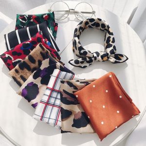 Petit Foulard Carré Motifs Léopard
