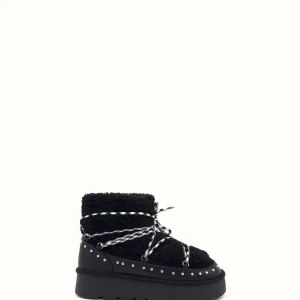 Boots d'hiver noires à lacets avec semelle épaisse et détails cloutés